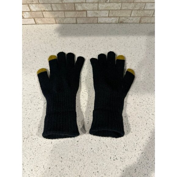 Universal Studios Harry Potter Hufflepuff Mascot Emblem Knitted Adult Gloves - Picture 2 of 2